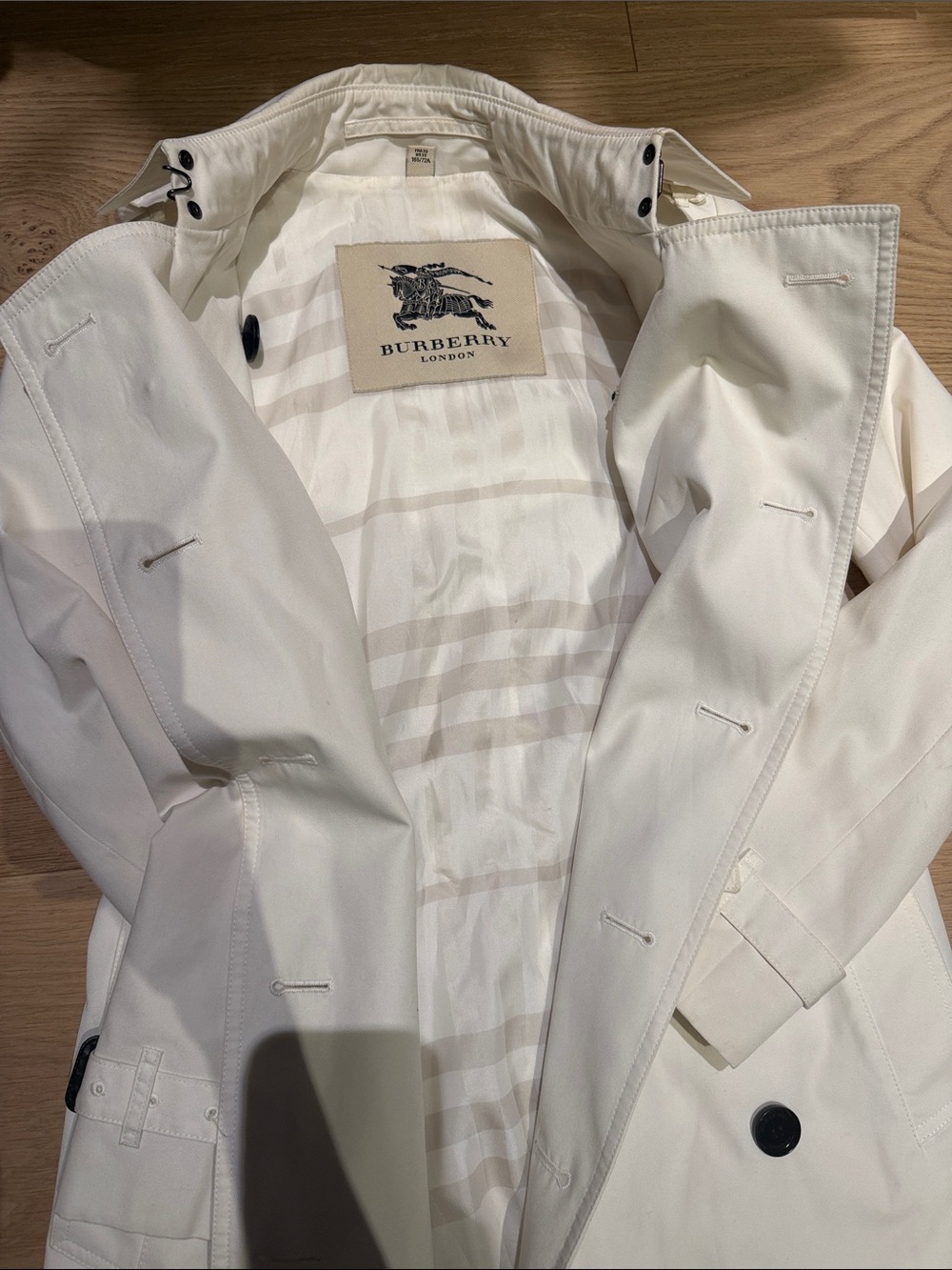 Burberry Cream Double-Breasted Short Trench Coat with Black Buttons - Picture 2 of 8